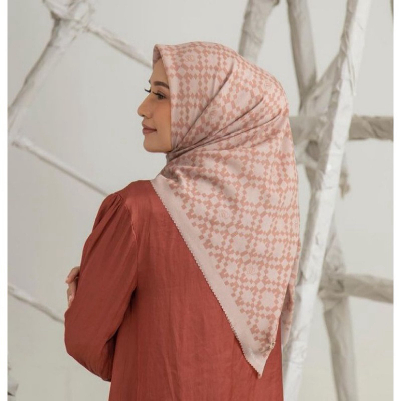 Hijab hazel monogram amber HEAVEN LIGHT PRELOVED