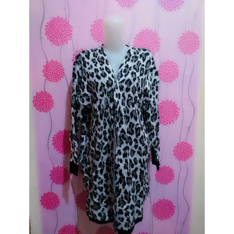 Blus Motif Leopard Hitam Putih