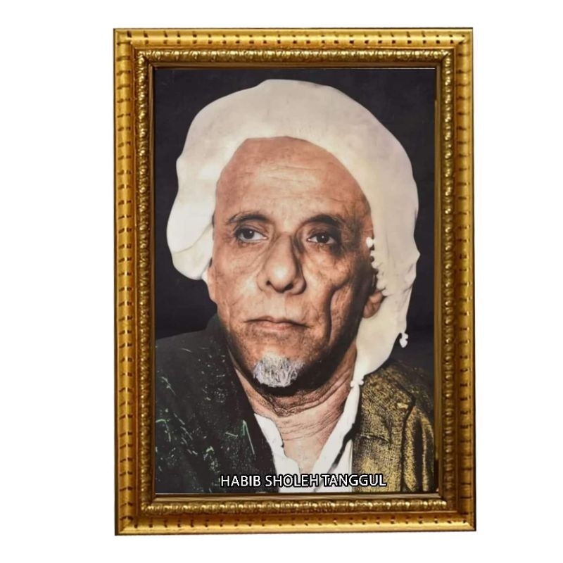Foto Habib Sholeh - Tanggul sudah dengan bingkai warna gold