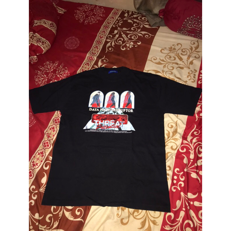 TS UH! UNITED HART SIZE L (LIKENEW)