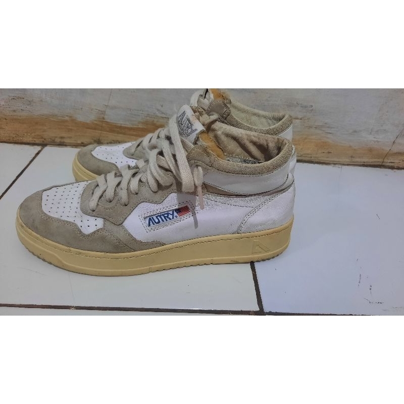 sepatu autry