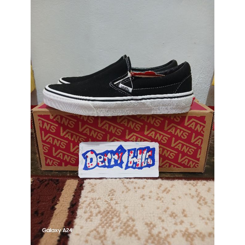 VANS SLIP ON BLACK WHITE RESMI PT. NAVYA
