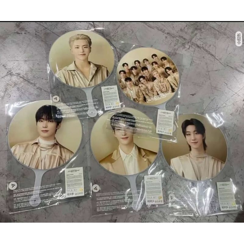 Seventeen image picket right here world tour