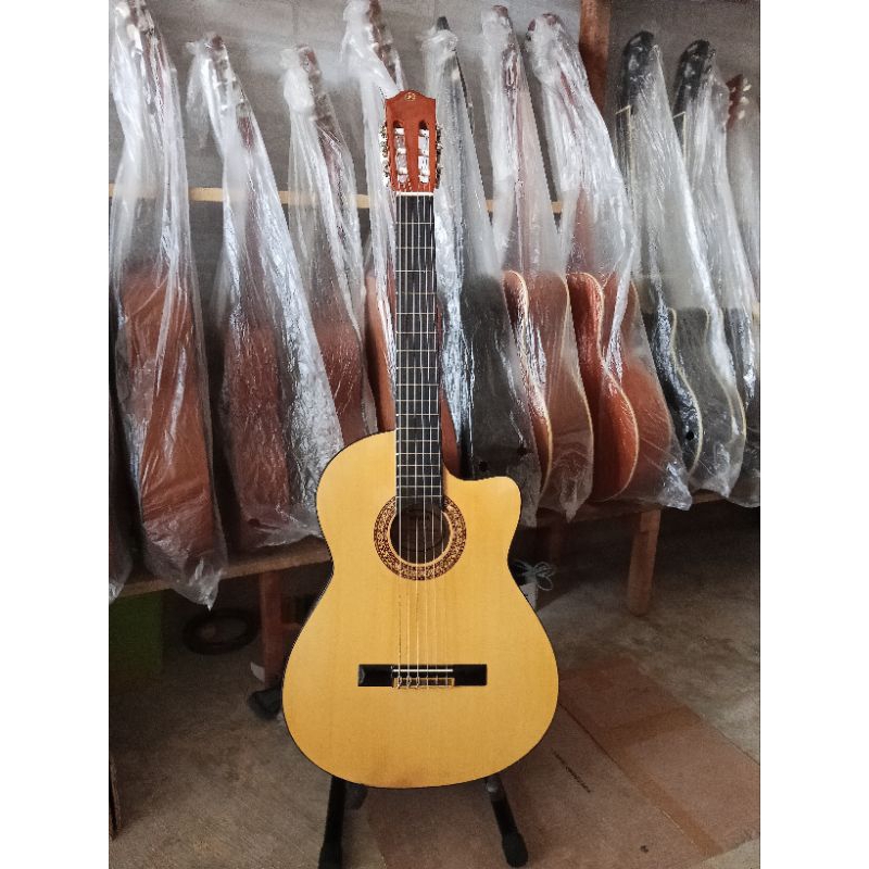 Gitar Yamaha Clasik C310 Senar Nilon Akustik Tanem Besi Bonus Tas
