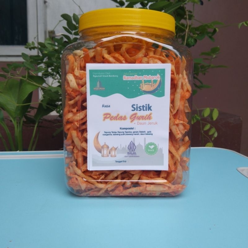 

KRIPIK PANGSIT BAWANG Rasa Pedas gurih + daun jeruk /KUE BAWANG