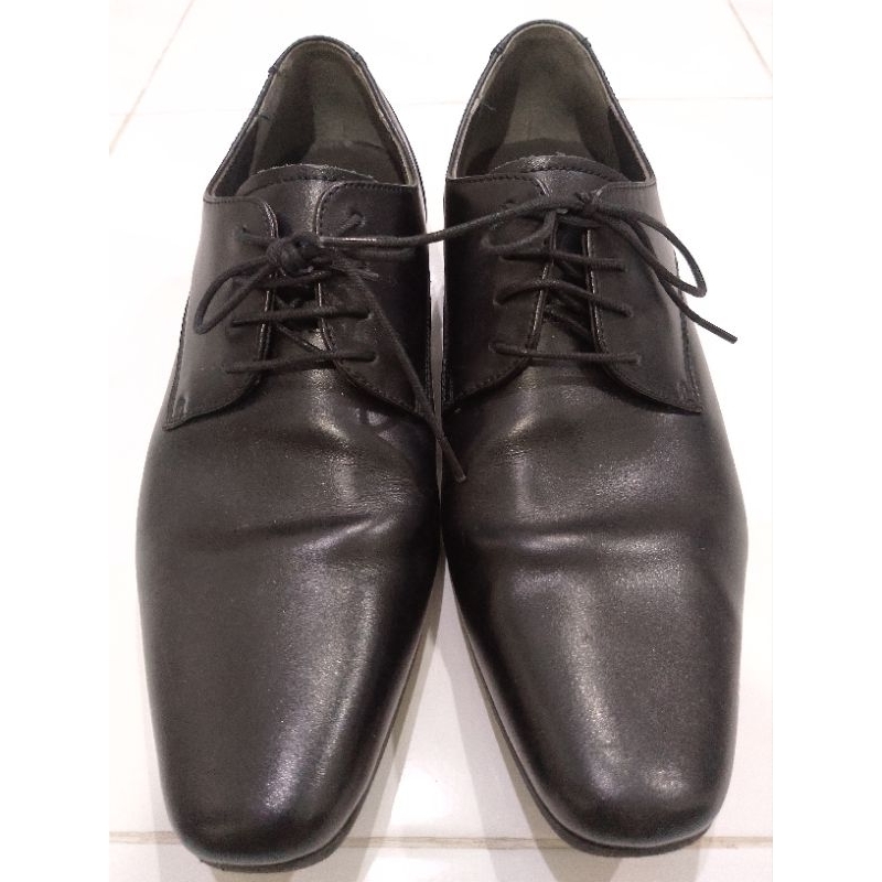 Sepatu formal pria Julius Marlow