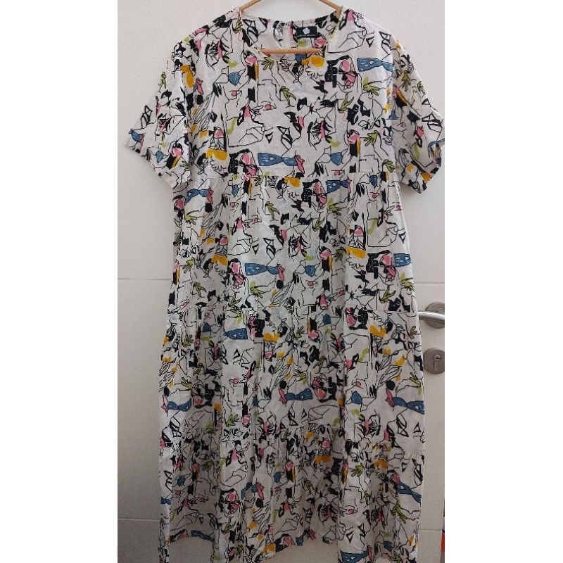 Dress preloved. Essential by cotton tree.