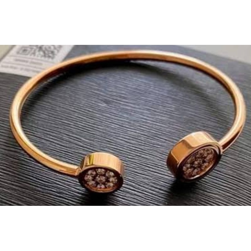 Gelang Emas dengan Kaplet Hati