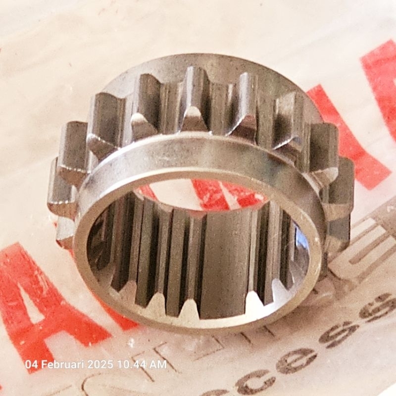 gear kruk as yamaha R25 17T. 1WD-E1549-00