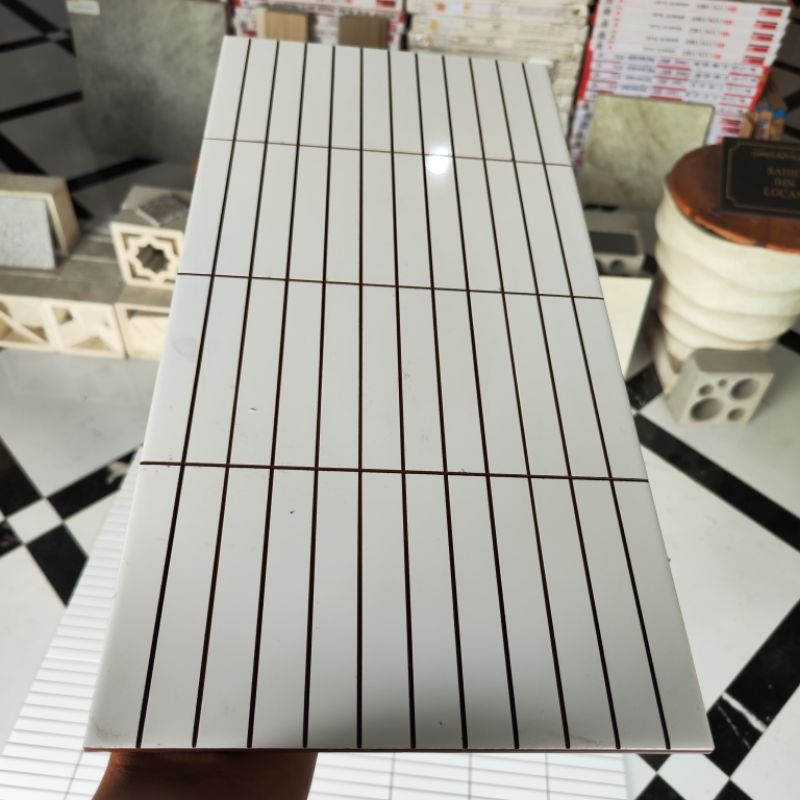 Keramik Mosaik Precut Nat Palsu 30x60 Putih Polos