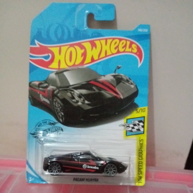 Hot Wheels Pagani Huayra hitam
