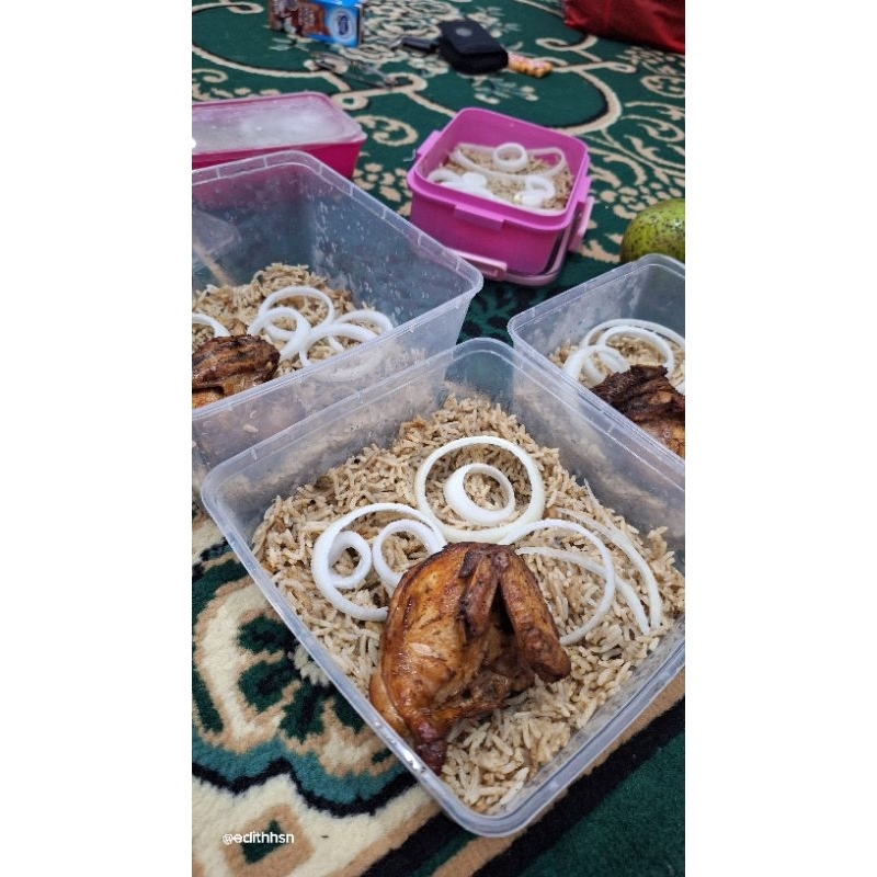 

NASI KEBULI AYAM porsi personal atau pasangan