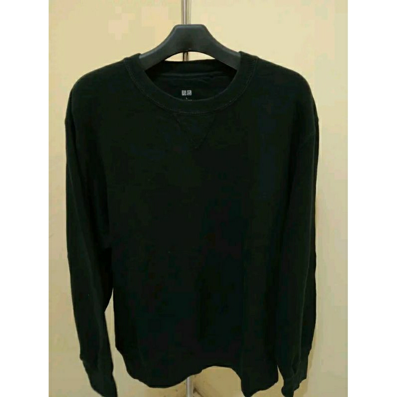 CN UNIQLO POLOS HITAM PEKAT