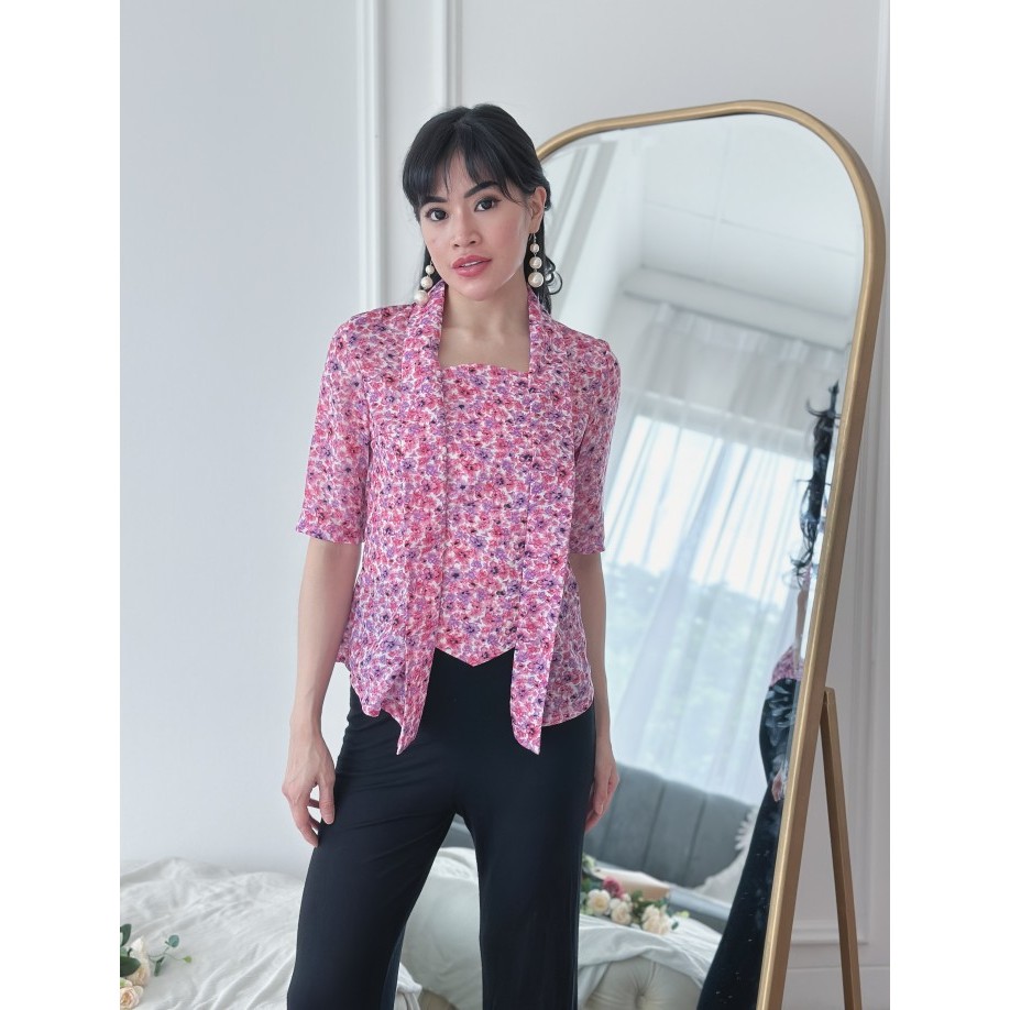 Karisma Kembangan Pink Kebaya