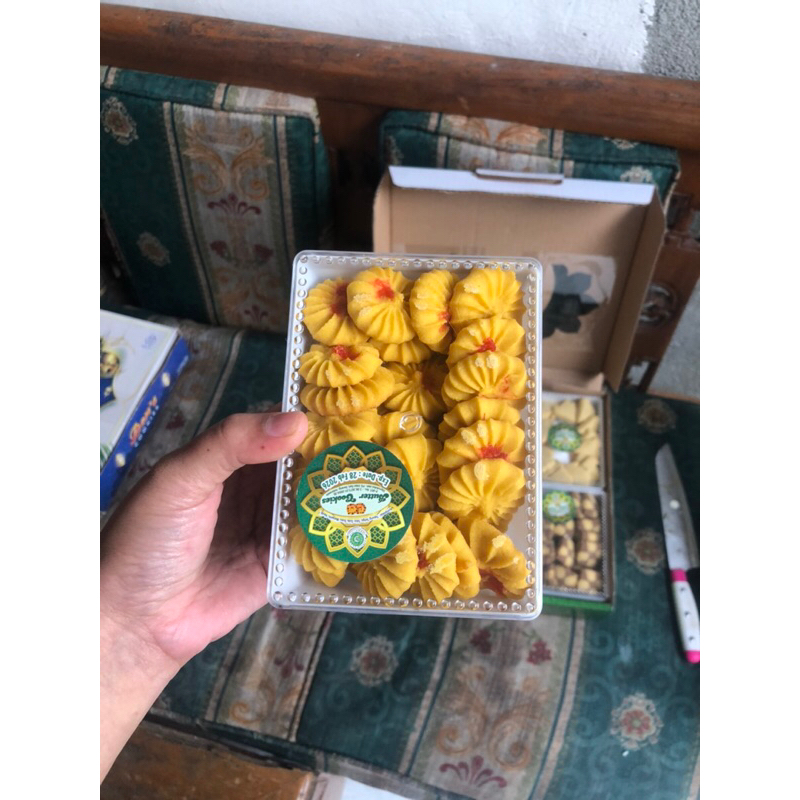 

kue kering paket isi 6 toples