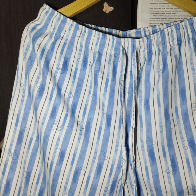 CELANA UNIQLO AIRism X DISNEY MICKEY SALUR XL