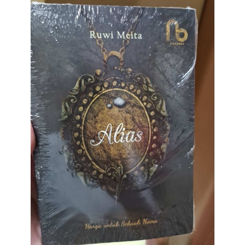 PRELOVED NOVEL by RUWI MEITA - ALIAS