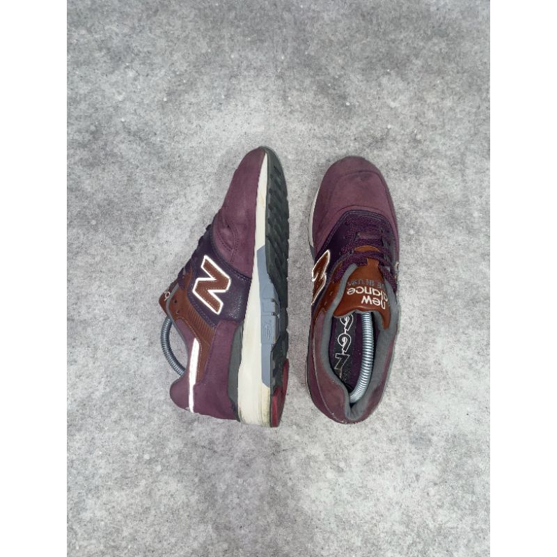 Sepatu Bekas NB 997 USA Maroon