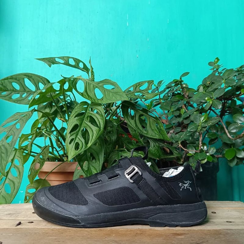 sepatu gunung treking outdoor arcteryx size 42⅔