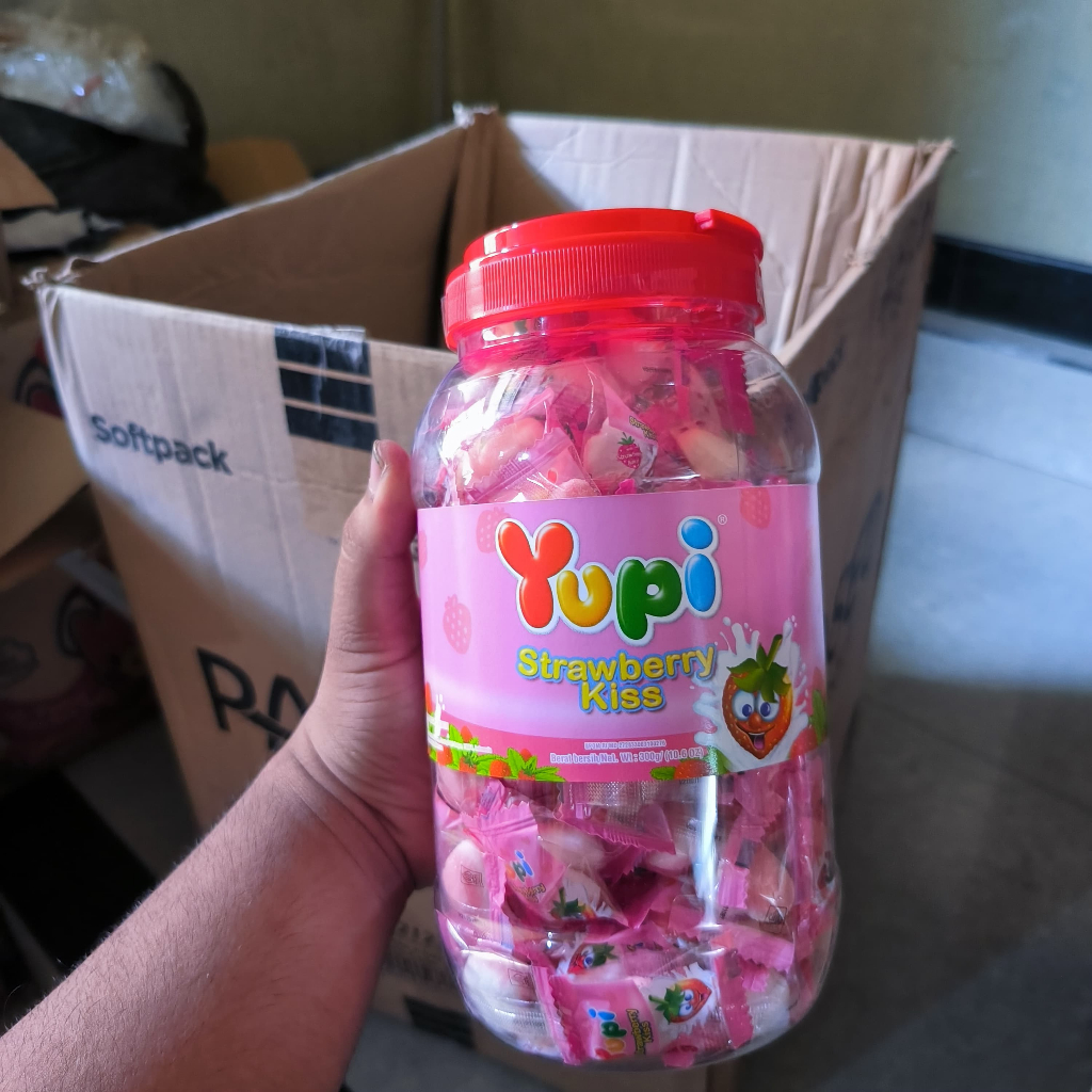 

YUPI Toples kiss strawberry MURAH