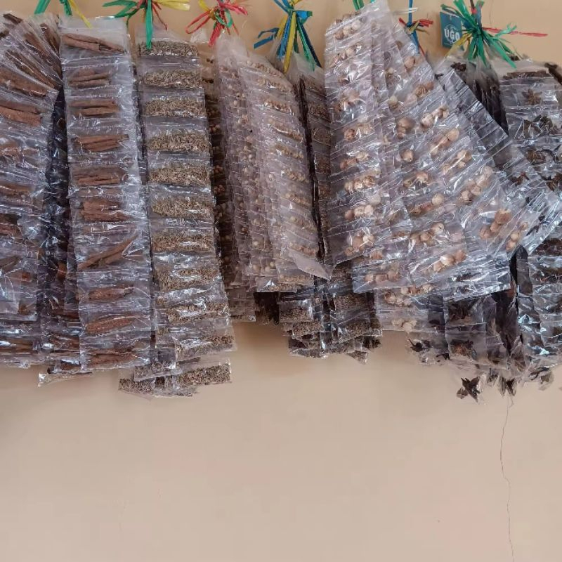 

Bumbu dapur renceng 1 renceng isi 10 bungkus / Runtuy renceng nurah gratis ongkir