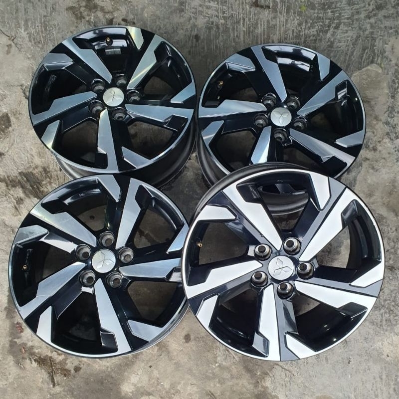 Velg xpander ultimate 2022-2023 R17 pcd 5x114 original.