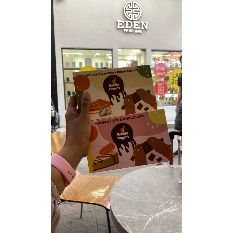 

Coklat Dubai Pistachio Kunafa Fingers