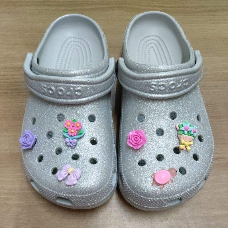 SANDAL CROCS GLITTER SILVER M6/W8 CLASSIC CLOG GLITTER SILVER M6 W8 39-40 NO CUTTING ASLI ORIGINAL A