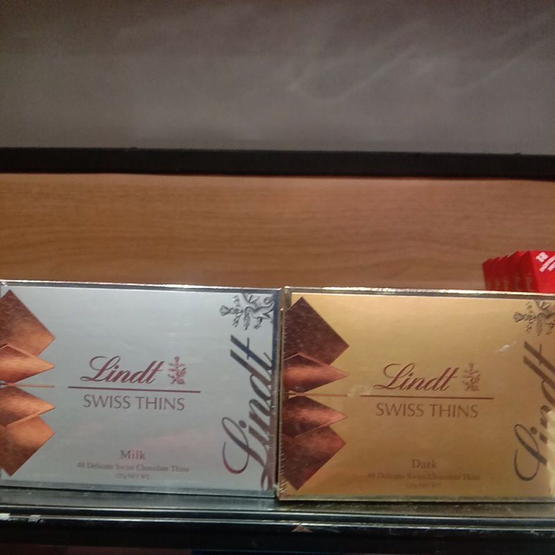 

Lindt Swiss Thins Milk/Dark Chocolate 125g