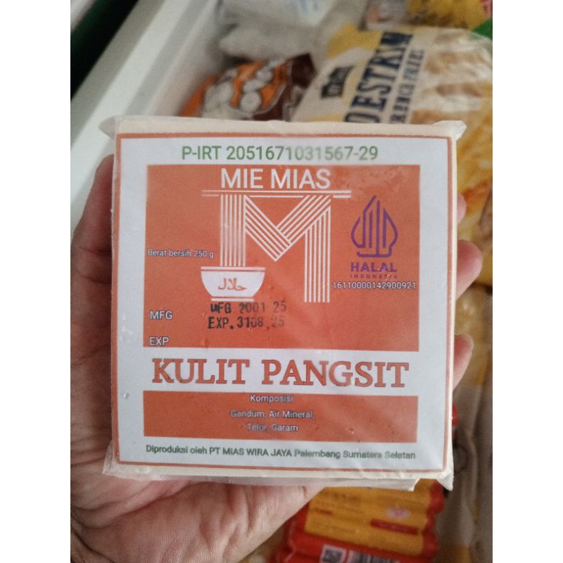 

Mie Mias Kulit Pangsit Ukuran 10 cm isi 40 kemsan 250 gr