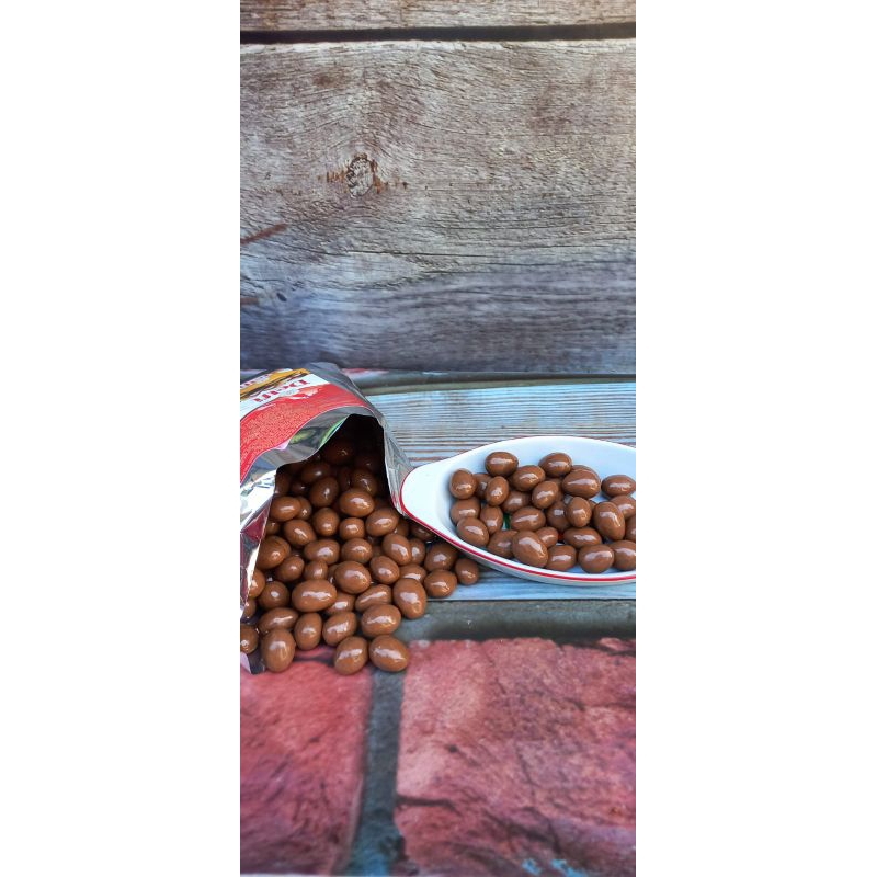 

COKLAT DELFI ISI ALMOND 1 KG