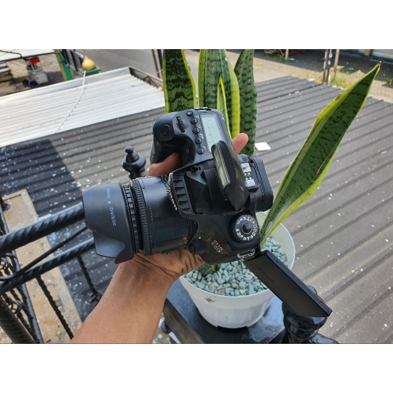 Canon Eos 60D + Lensa fix 50mm murah.