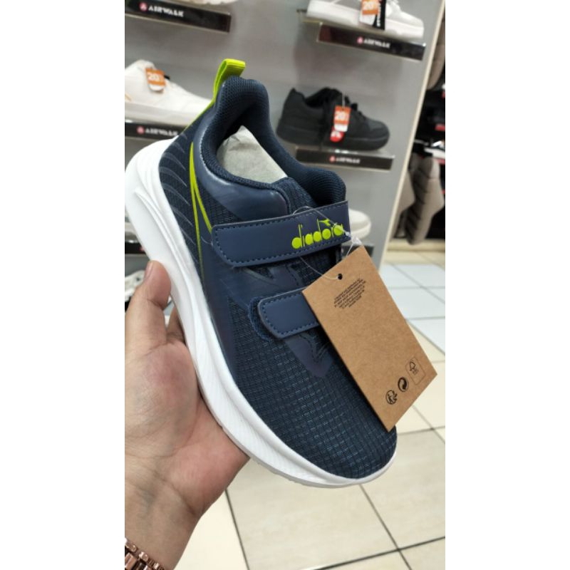 Size 33 35 Sepatu olahraga anak Diadora Montel Navy running shoes original