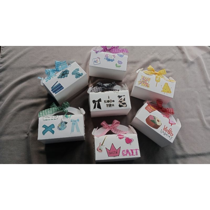 

Hampers isi Snack/ Box Ultah/ Box Graduation/Sempro/ Sidang/Gable Box Gift (Only Box/ Tidak Include Snack)