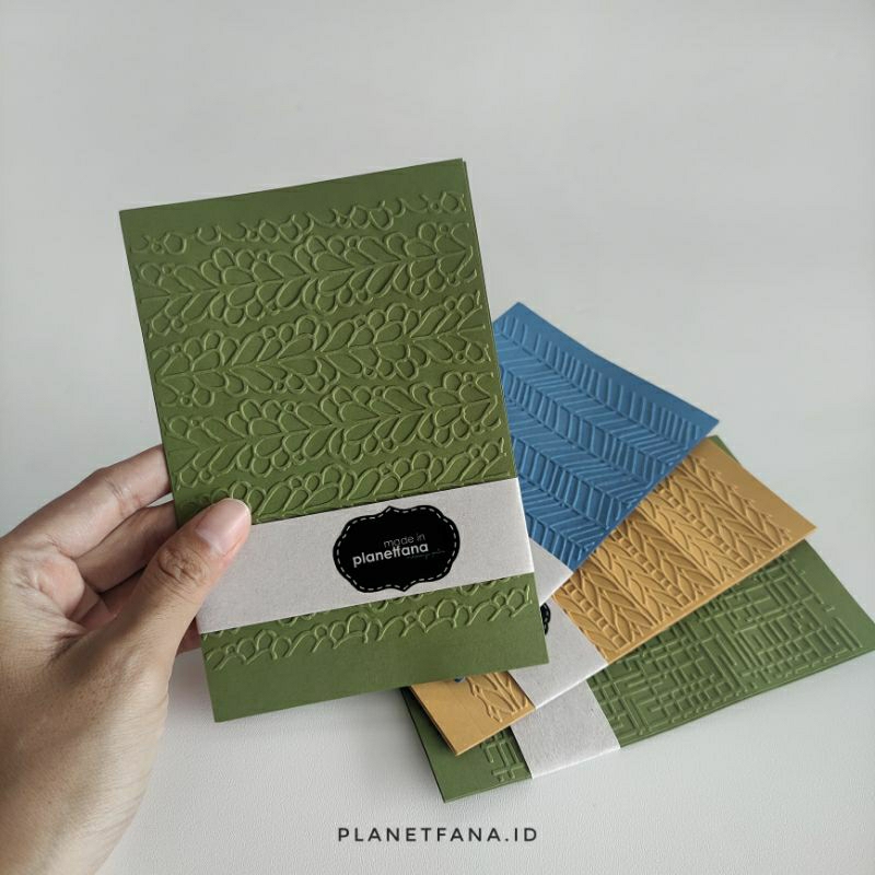 

planetfana • Kertas emboss motif sketsa