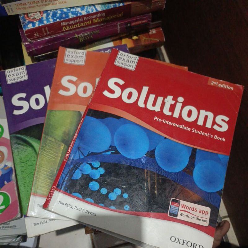 oxford solutions pre intermediate student's book