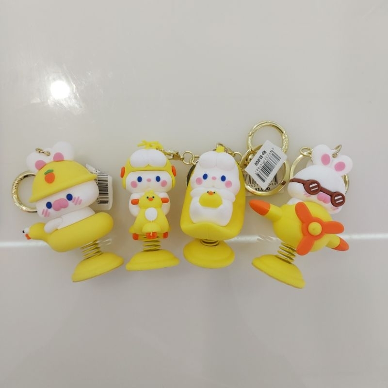 Gantungan kunci kartun kelinci kiddie ride MUMUSO