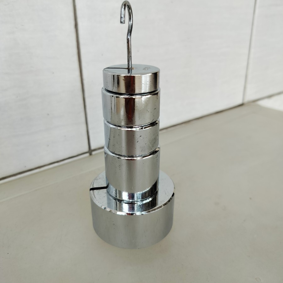 beban bercelah 1000 gram dengan penggantung alat peraga