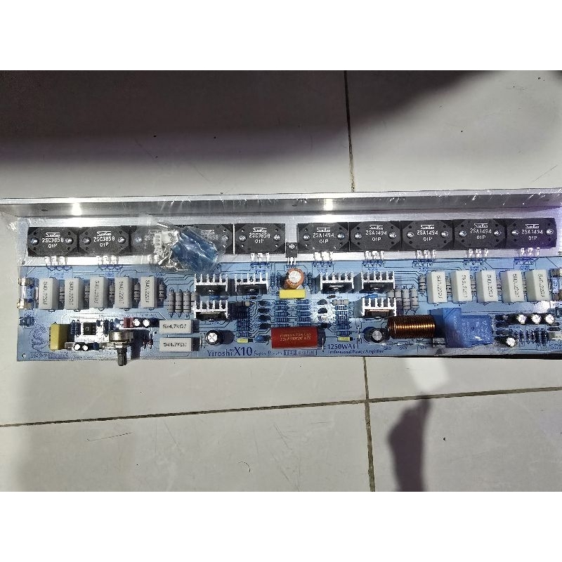 YIROSHI X10 SANKEN SUPER DRIVER PROFESIONAL POWER AMPLIFIER