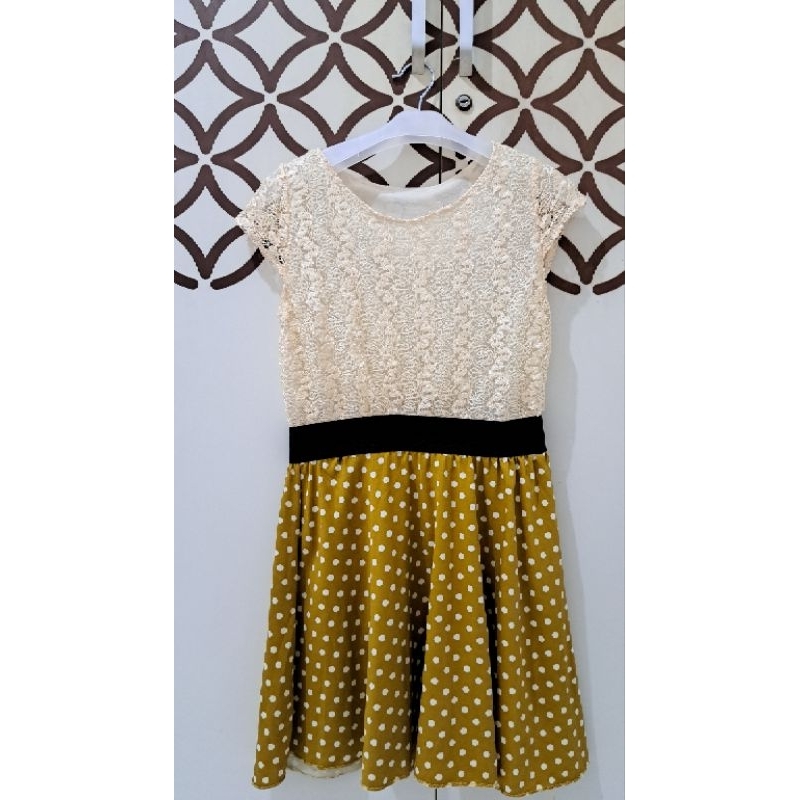 Preloved Dress Brokat Polkadot Kuning