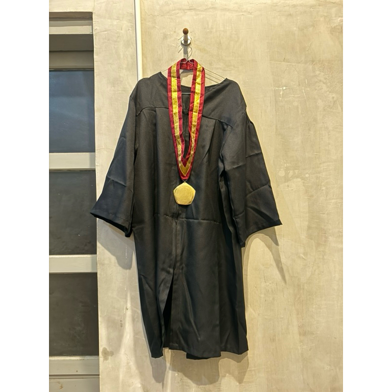Jubah Toga Wisuda UPN Veteran Graduation Baju Wisuda Toga Lengkap