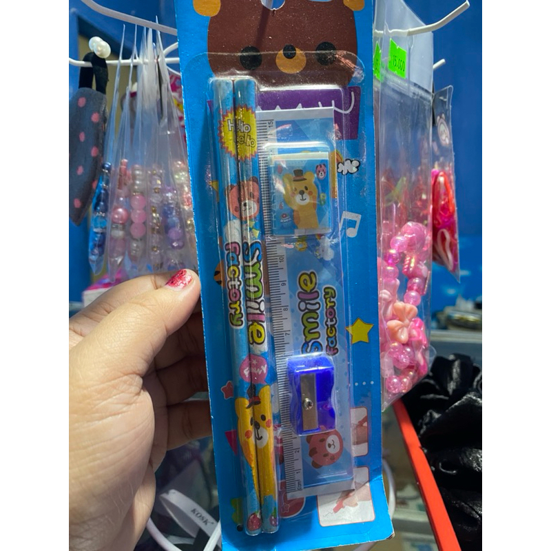 

pensil set karakter