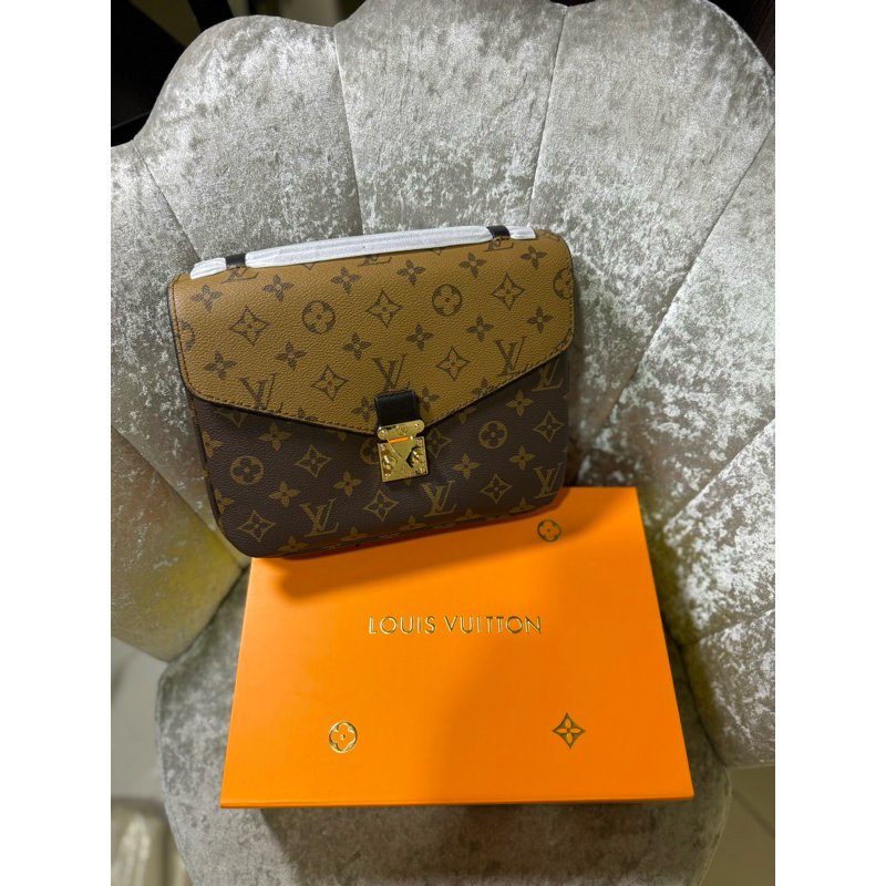Louis Vuitton Tas Selempang Kulit Coklat