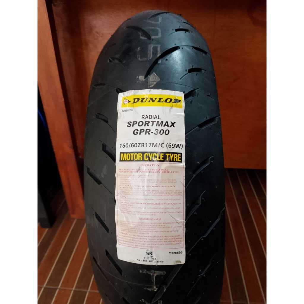 Ban Luar Dunlop Sportmax GPR-300 Ukur 160/60-17 Tubeless