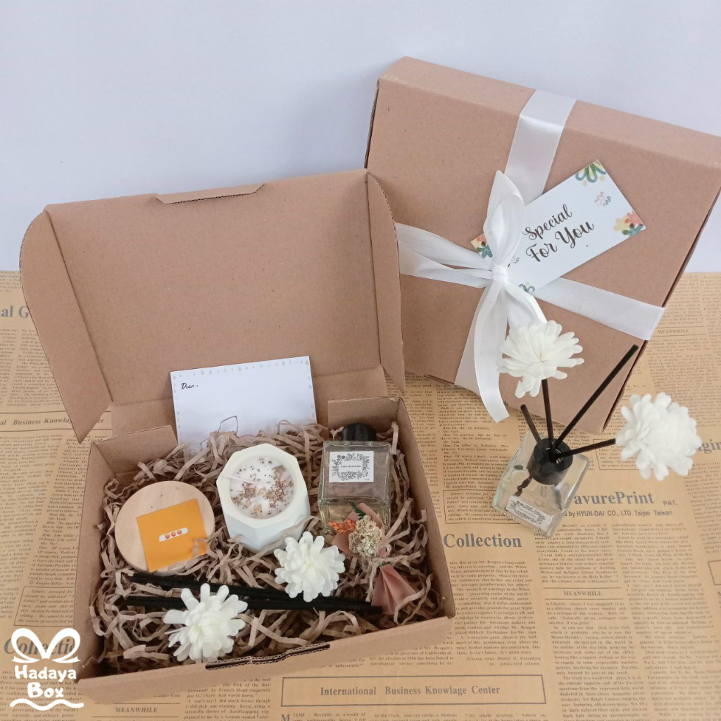 

Kado Hampers Ulang Tahun Cewek Hadiah Lucu Gift Box Wisuda