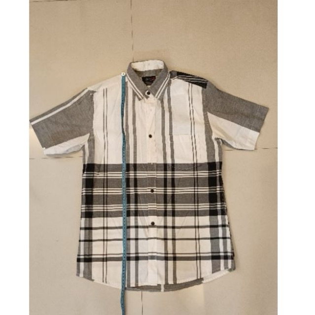 [Preloved] Kemeja Kotak Kotak LR2 Lamode