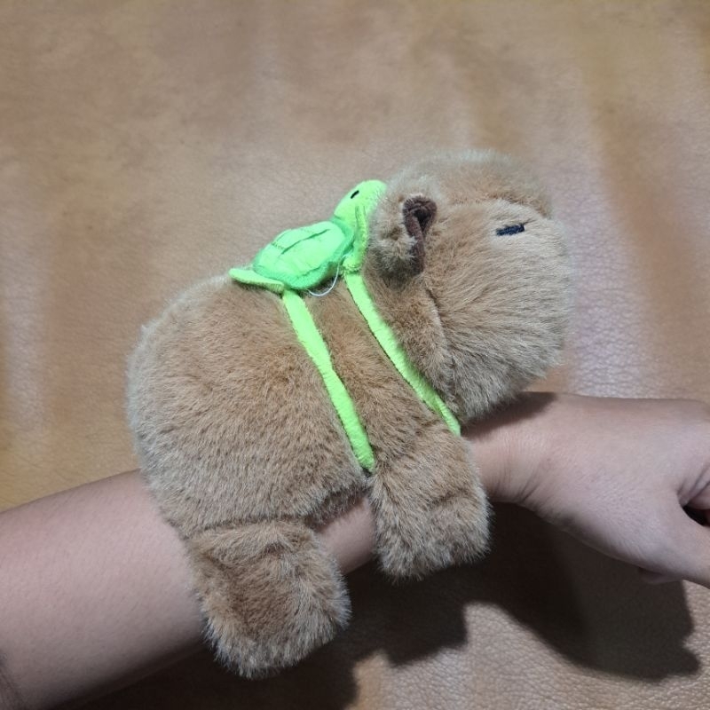 Boneka tangan capybara kurakura maxwell viral
