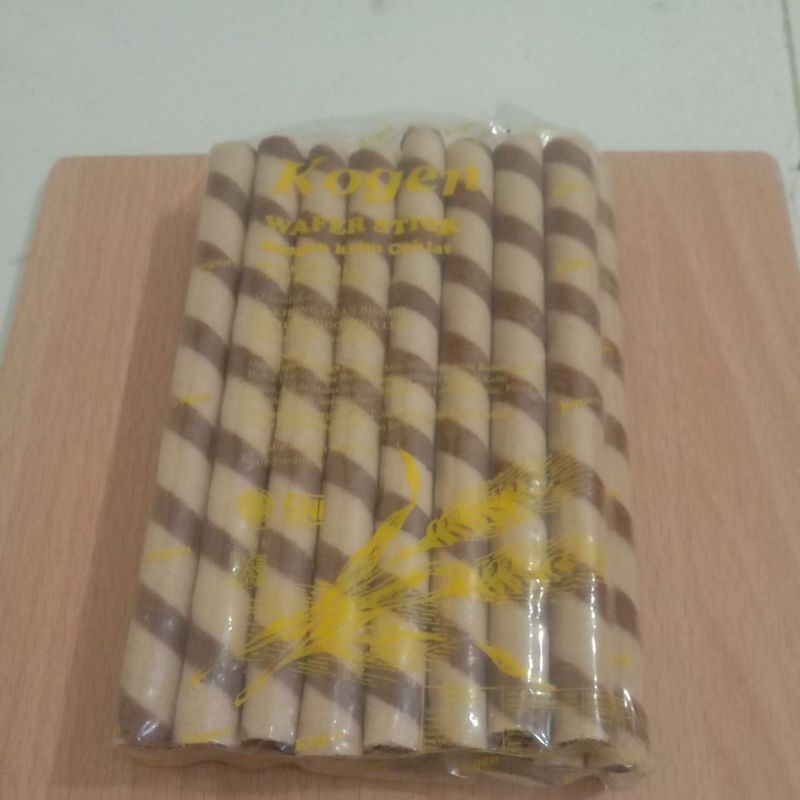 

wafer stick dengan isi krim coklat berat bersih 112 g