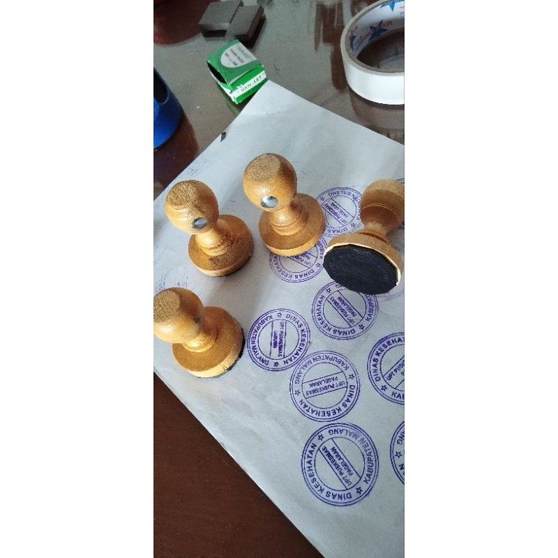 

stempel kayu otomatis
