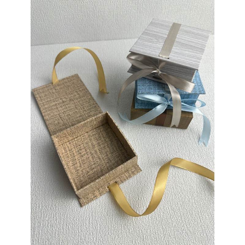 

Kotak Kado | Gift box. 9 x 9 x 3